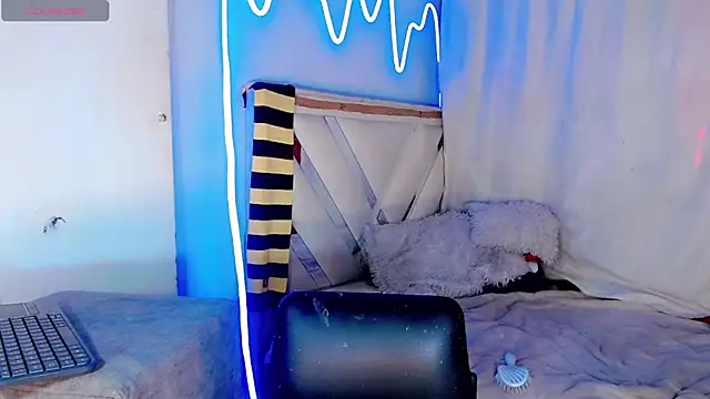 xyaraluv  online show from 04/10/26, 07:51