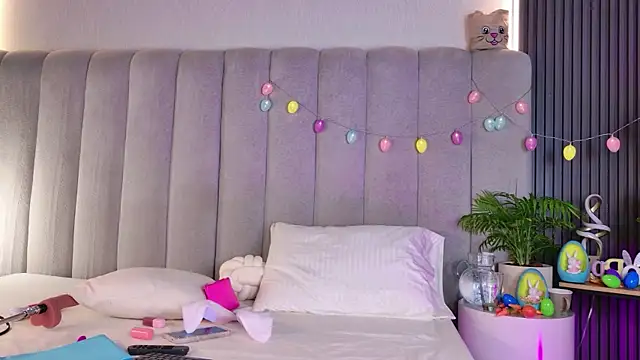 AlessiaAuren online show from 04/04/26, 07:44