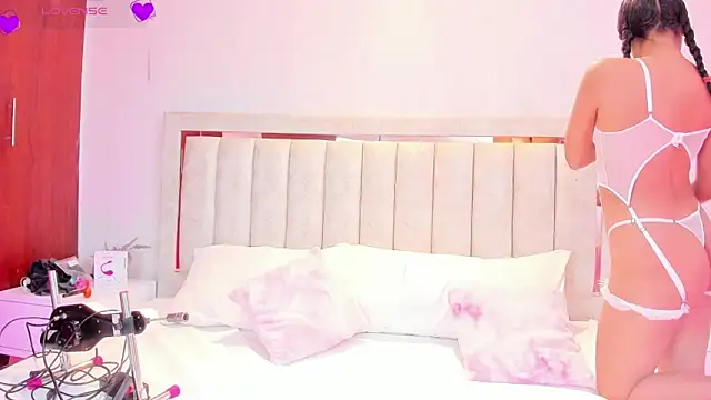 AlaiaMoretti  online show from 04/14/26, 12:05