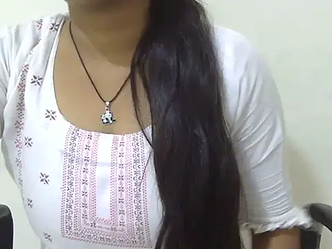 cute momo love online show from 06/17/26, 06:05