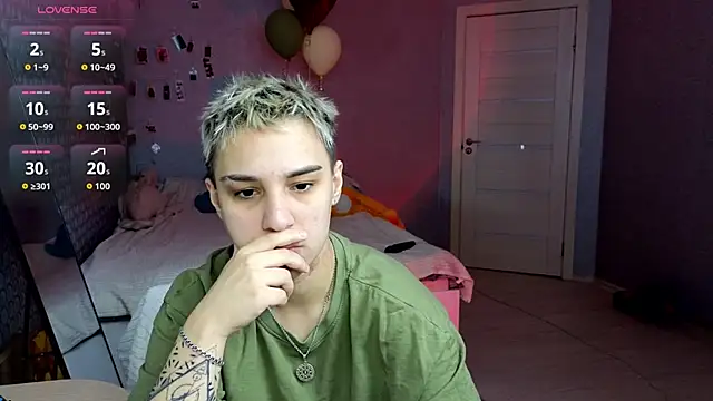 LuxuryLoverss online show from 04/14/26, 11:16