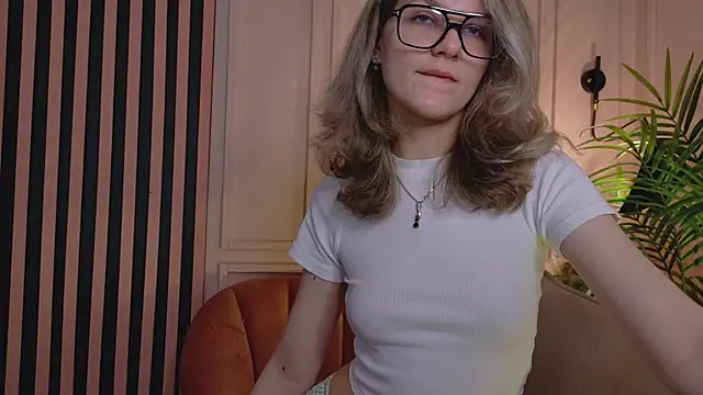 lychee chan online show from 04/17/26, 01:14