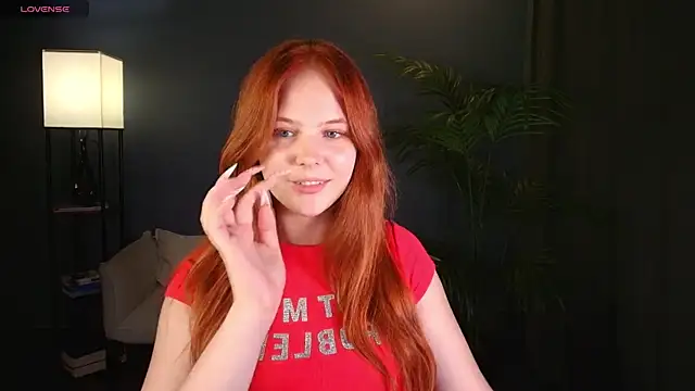Snapshot of Elle_Funning chatting on 07/29/26, 07:12 Elle Funning online show from 07/29/26, 07:12