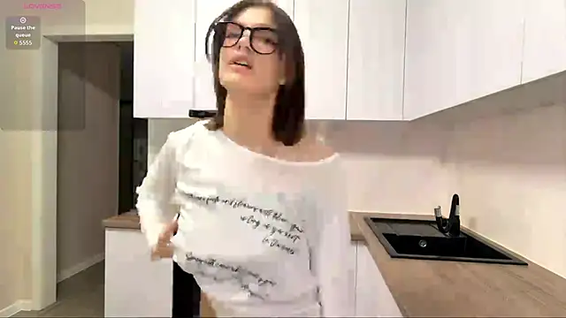 Carolini i online show from 04/13/26, 06:02