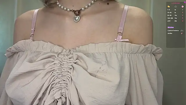 Snapshot of Carolini_i chatting on 07/17/26, 04:45 Carolini i online show from 07/17/26, 04:45