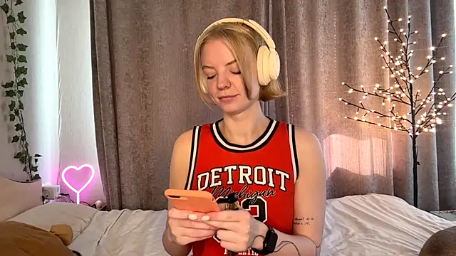 Snapshot of Marry_Sornatiko chatting on 05/11/26, 03:18 Marry Sornatiko online show from 05/11/26, 03:18