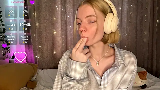 Snapshot of Marry_Sornatiko chatting on 06/11/26, 03:10 Marry Sornatiko online show from 06/11/26, 03:10