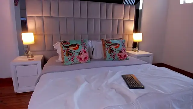 Tiffanyy Lam online show from 03/04/26, 09:54