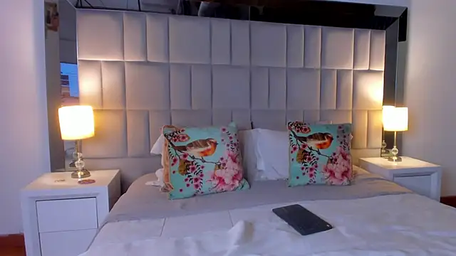 Tiffanyy Lam online show from 03/06/26, 12:40