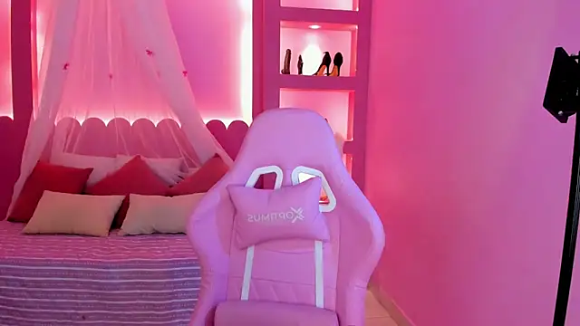 Snapshot of Holy_Lux chatting on 02/27/26, 11:10 Holy Lux online show from 02/27/26, 11:10