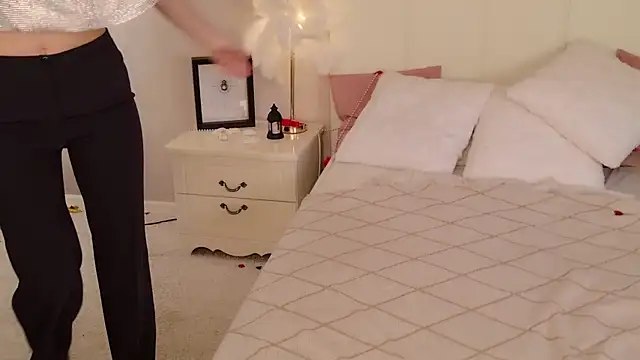 Lunaa Babygirl online show from 04/02/26, 02:15