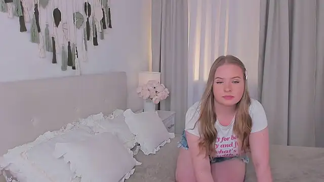 Arya Thomas online show from 04/22/26, 10:00