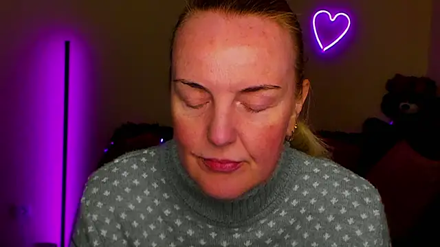 Snapshot of Bella_soulmate chatting on 04/25/26, 01:41 Bella soulmate online show from 04/25/26, 01:41