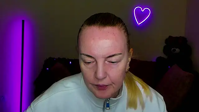 Snapshot of Bella_soulmate chatting on 04/26/26, 11:30 Bella soulmate online show from 04/26/26, 11:30