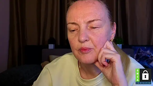 Snapshot of Bella_soulmate chatting on 05/19/26, 05:25 Bella soulmate online show from 05/19/26, 05:25