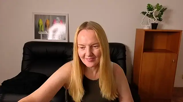 Snapshot of Bella_soulmate chatting on 07/22/26, 11:24 Bella soulmate online show from 07/22/26, 11:24