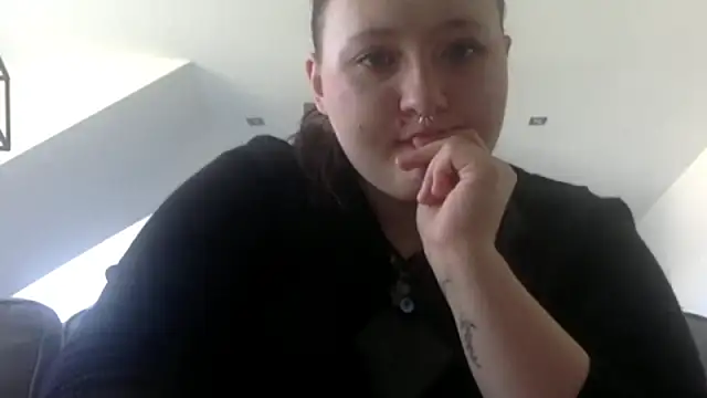 Snapshot of AriaWet chatting on 03/06/26, 09:28 AriaWet online show from 03/06/26, 09:28