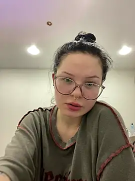 Snapshot of CindyMil chatting on 05/22/26, 06:24 CindyMil online show from 05/22/26, 06:24