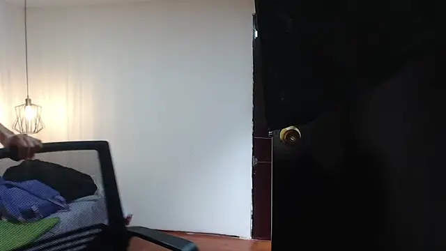 Emma hassani online show from 03/31/26, 02:28