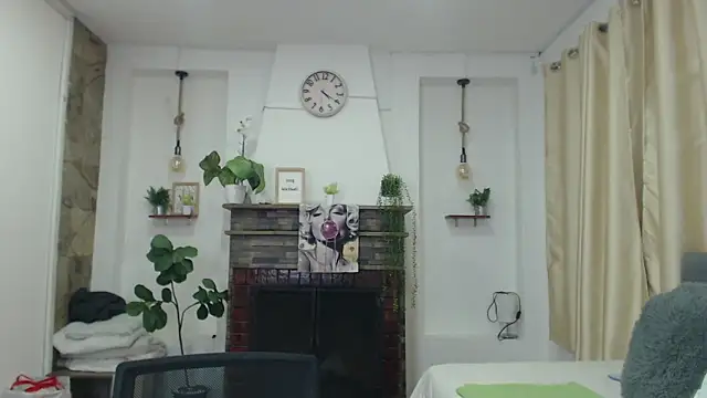 Emma hassani online show from 04/20/26, 01:47