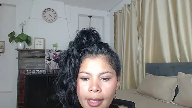 Snapshot of Emma_hassani chatting on 05/23/26, 05:50 Emma hassani online show from 05/23/26, 05:50
