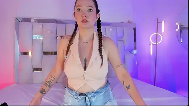 Snapshot of HecateCorvin chatting on 02/24/26, 12:25 HecateCorvin online show from 02/24/26, 12:25