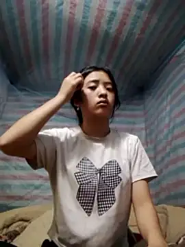 Lala-labu online show from 04/22/26, 12:02