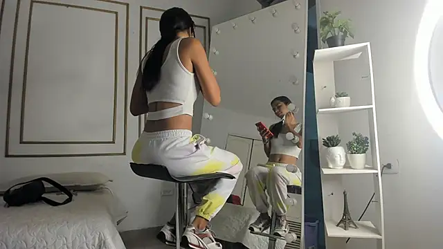 emily gaviria1 online show from 04/09/26, 12:10