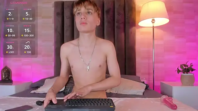 Isaac Grey online show from 04/10/26, 07:18