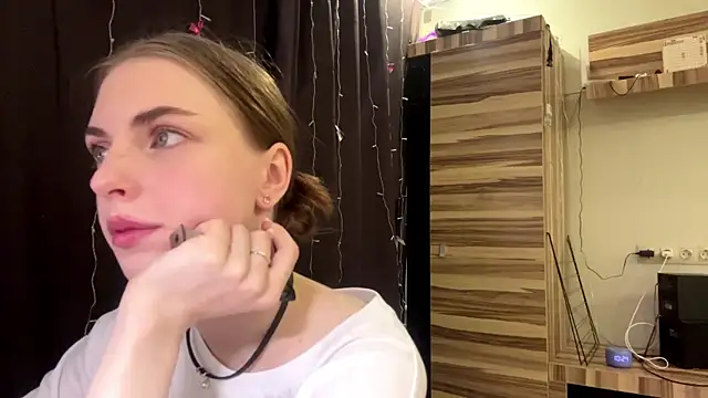 PollyDream online show from 03/04/26, 07:25