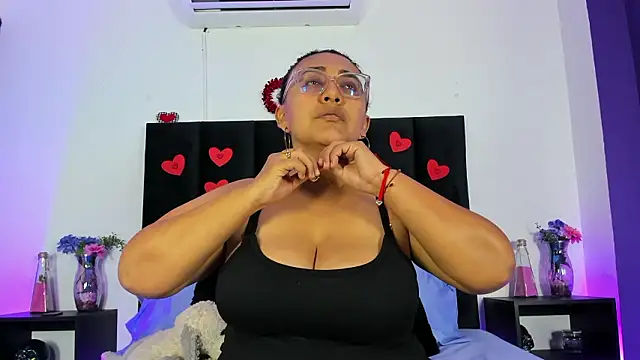 Snapshot of scarlet__ray_ chatting on 02/28/26, 11:55 scarlet ray online show from 02/28/26, 11:55