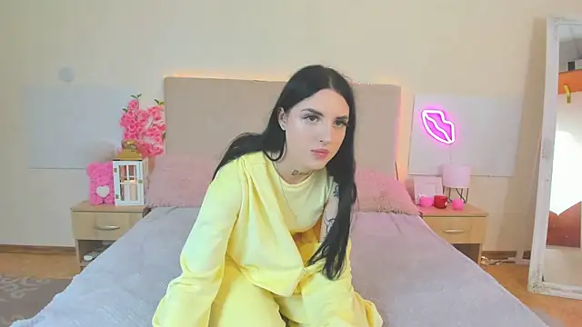 TiffanyHhot online show from 04/01/26, 12:28