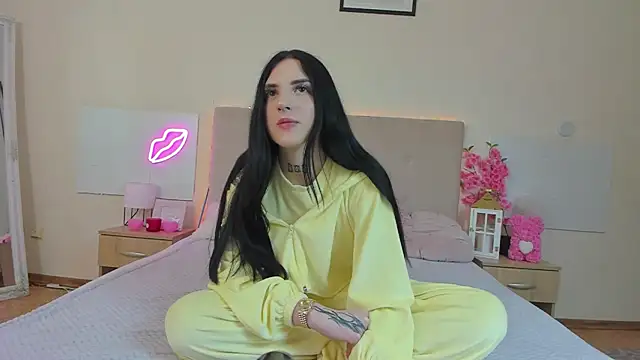 TiffanyHhot online show from 04/03/26, 12:36