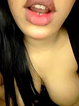 Snapshot of madleen_Mm chatting on 05/06/26, 07:19 madleen Mm online show from 05/06/26, 07:19
