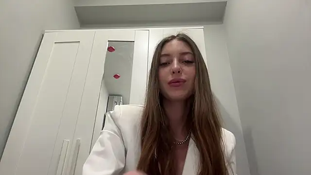 selena favn online show from 03/23/26, 04:16