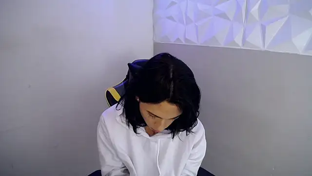 Larry craft online show from 04/18/26, 09:04