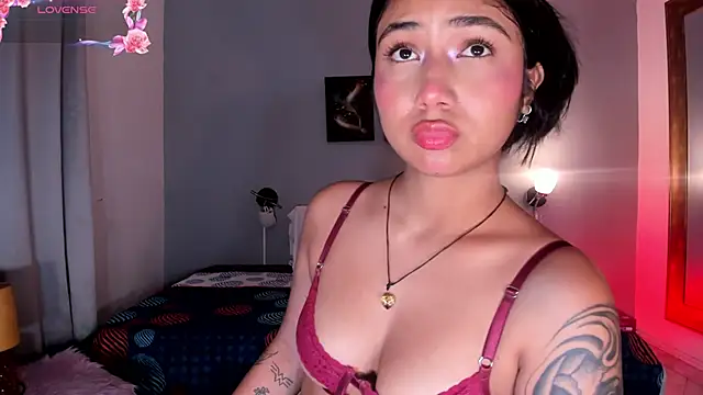 Snapshot of KimTaylorW chatting on 05/26/26, 02:29 KimTaylorW online show from 05/26/26, 02:29