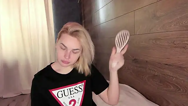 AmmyLuu online show from 04/19/26, 10:36