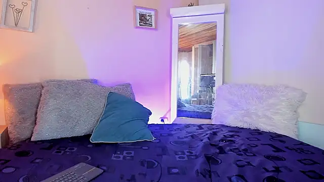 Exotic girl28 online show from 03/10/26, 02:44