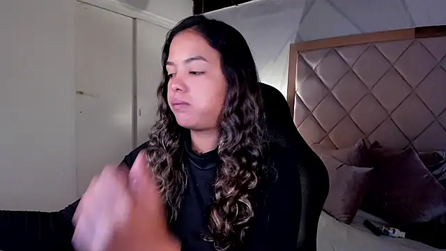 Snapshot of dulce_lyraa1 chatting on 06/19/26, 04:28 dulce lyraa1 online show from 06/19/26, 04:28