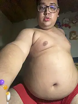 Snapshot of Estiv_05 chatting on 03/17/26, 04:06 Estiv 05 online show from 03/17/26, 04:06