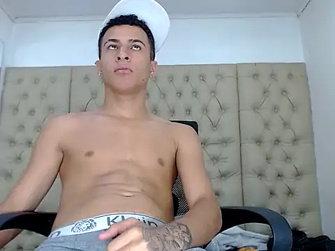 Snapshot of Hollmanhot chatting on 02/28/26, 05:30 Hollmanhot online show from 02/28/26, 05:30