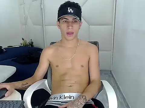 Snapshot of Hollmanhot chatting on 03/05/26, 02:07 Hollmanhot online show from 03/05/26, 02:07