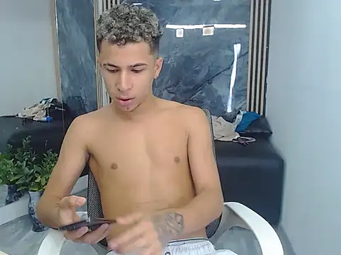 Hollmanhot online show from 04/07/26, 02:23