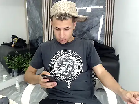 Hollmanhot online show from 04/08/26, 02:11