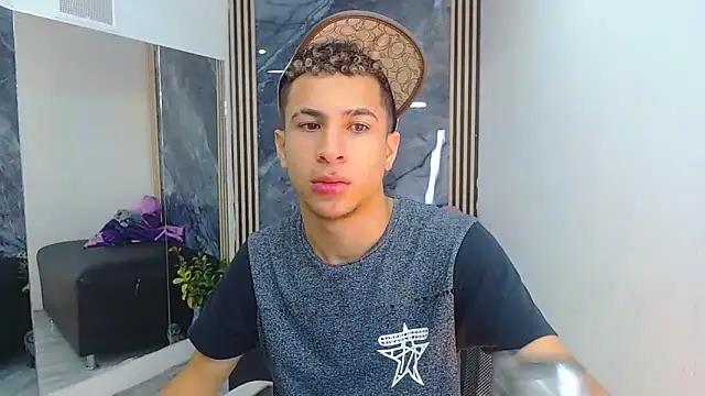 Snapshot of Hollmanhot chatting on 05/14/26, 02:51 Hollmanhot online show from 05/14/26, 02:51