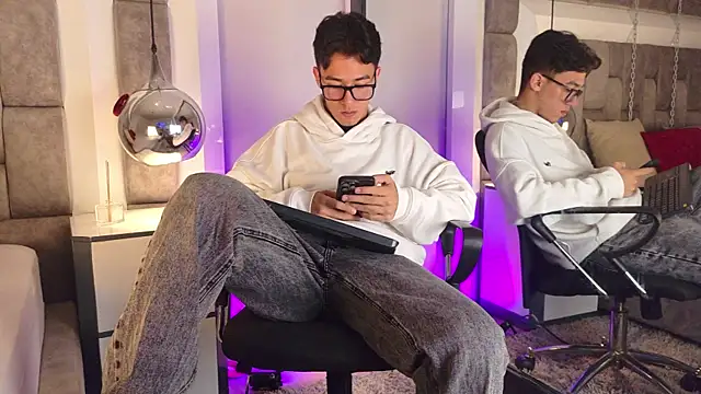Snapshot of Austin_Reedss chatting on 05/19/26, 12:44 Austin Reedss online show from 05/19/26, 12:44