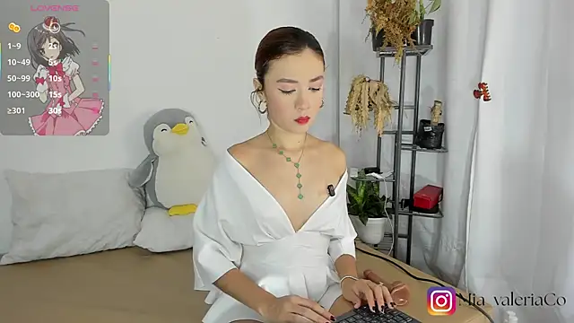 Mia-Valeria- online show from 06/14/26, 06:04