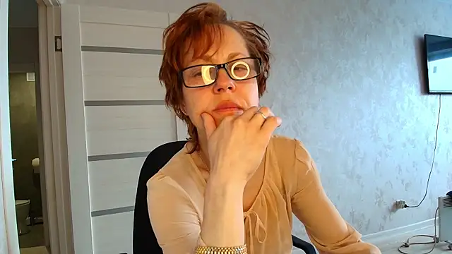 Snapshot of LioraWeiss chatting on 05/01/26, 01:05 LioraWeiss online show from 05/01/26, 01:05