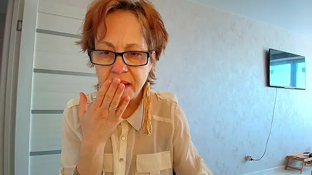 Snapshot of LioraWeiss chatting on 05/04/26, 05:36 LioraWeiss online show from 05/04/26, 05:36